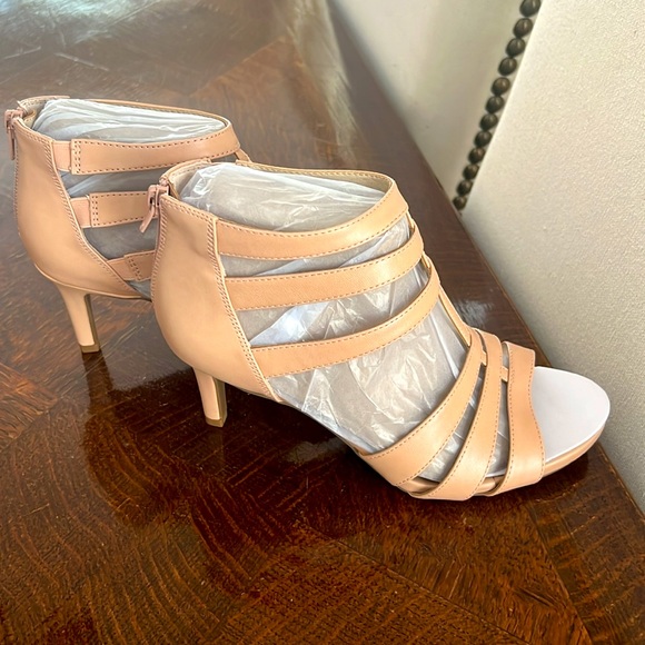 LifeStride Mallie, Blush Vinci size 8 wide, 3” heel, pump new in box. - Picture 3 of 6
